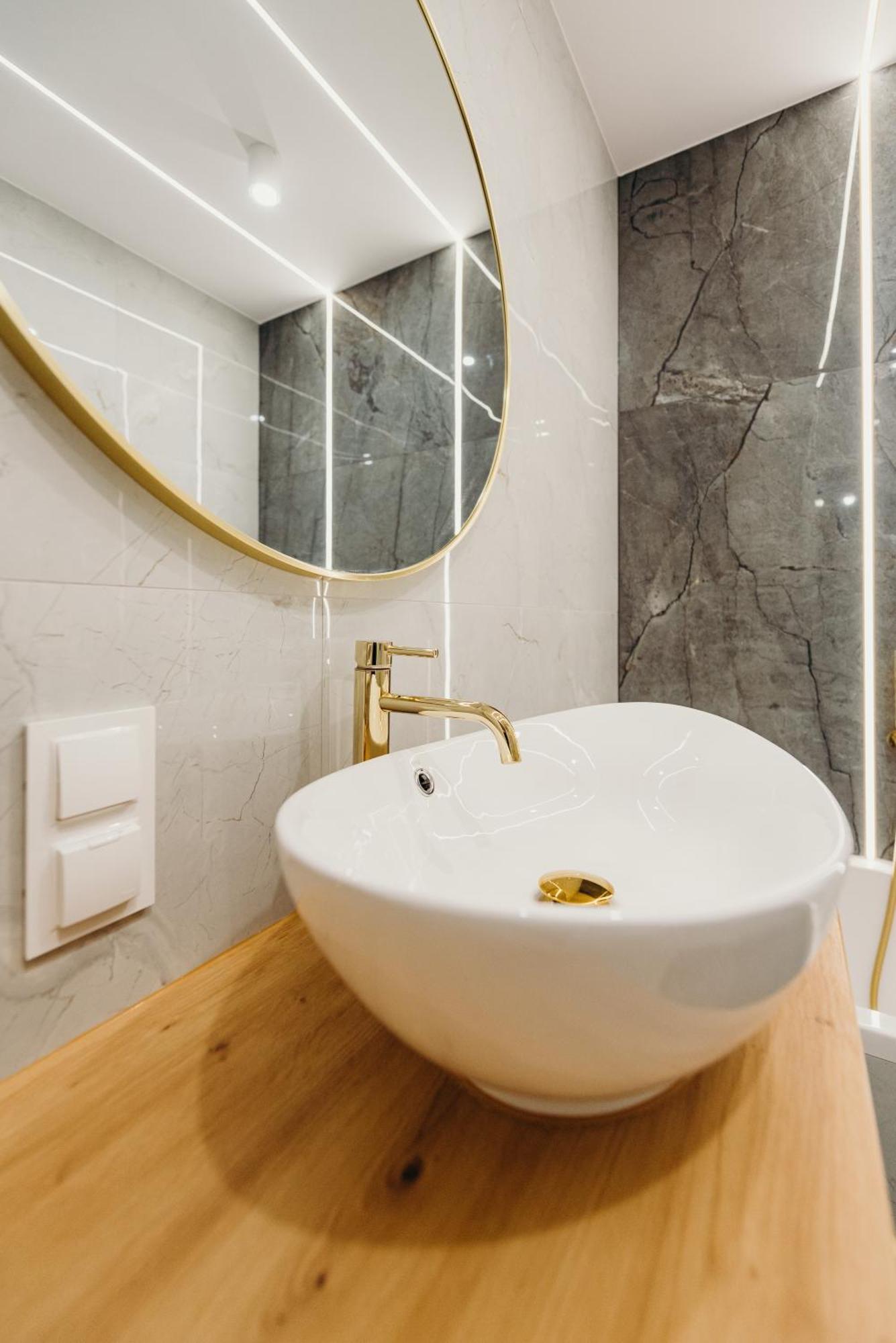 3 Bedrooms Premium Bella Blue For 8 Guests With Ac And Free Out Side Parking Rzeszow Ngoại thất bức ảnh