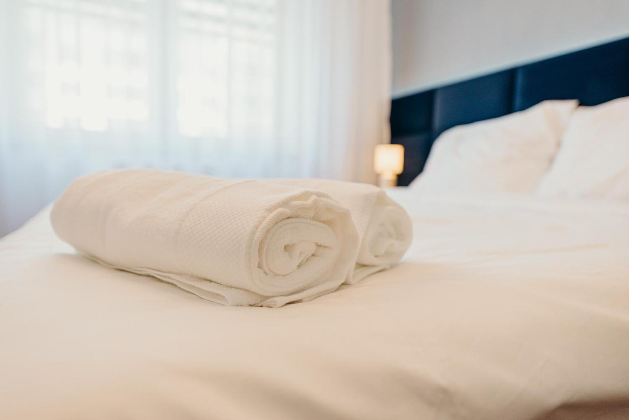 3 Bedrooms Premium Bella Blue For 8 Guests With Ac And Free Out Side Parking Rzeszow Ngoại thất bức ảnh