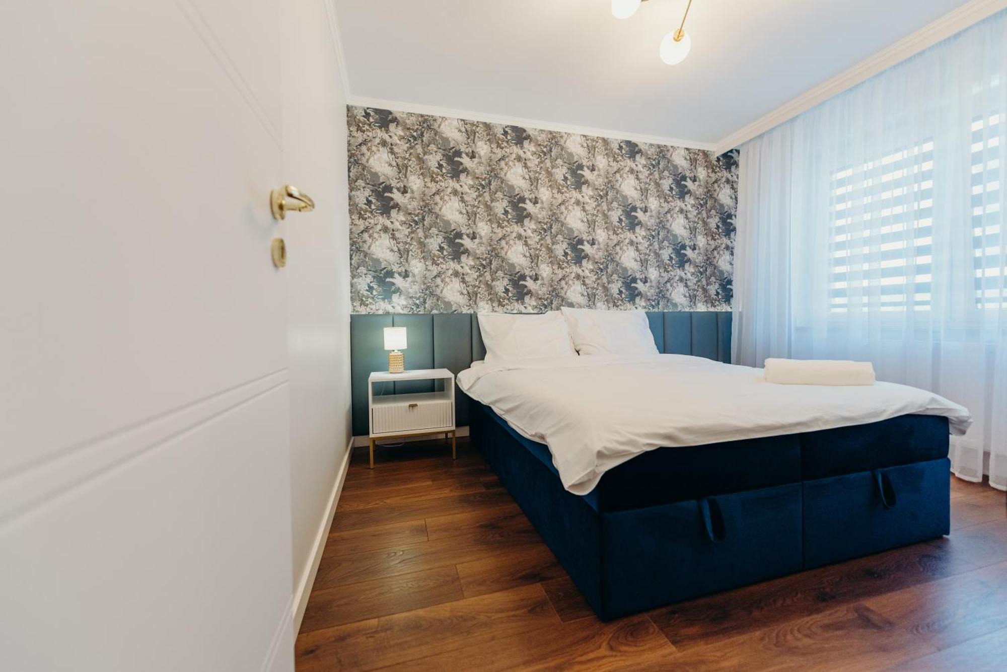3 Bedrooms Premium Bella Blue For 8 Guests With Ac And Free Out Side Parking Rzeszow Ngoại thất bức ảnh